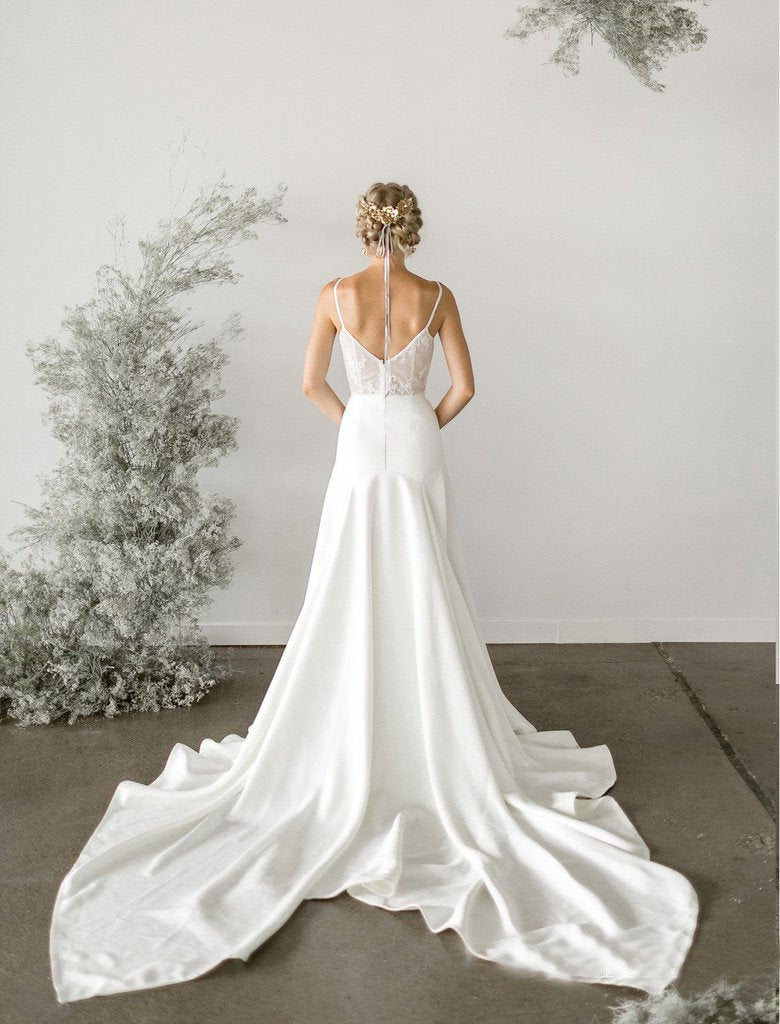 Elegant A-Line V Neck Spaghetti Straps Wedding Dresses with Lace PPD90