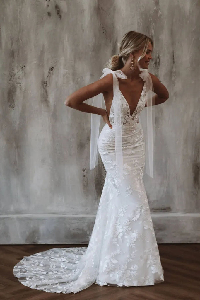 Elegant V-neck Sleeveless Mermaid White Lace Long Wedding Dresses With Trailing, WD0551